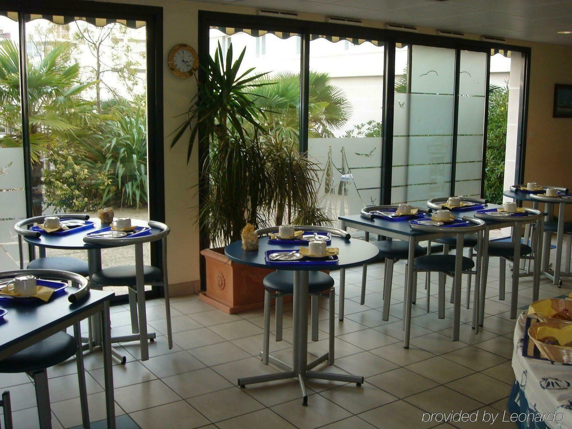 圣纳泽尔城中央城市公寓酒店 餐厅 照片